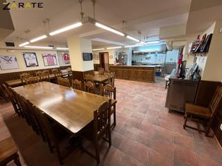Local Comercial en Barrio de Uribarri. Se vende esplendido txoko totalmente equipado en uribarri