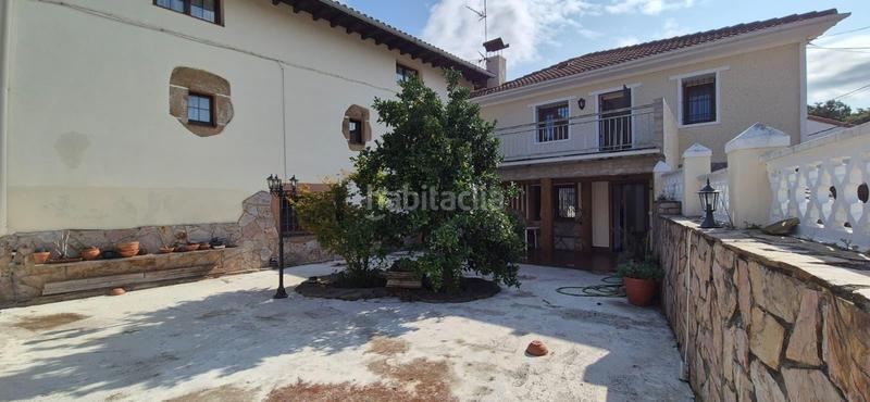 Foto b8956fcd-9fea-4fd4-adea-b8c43a82832d. Casa adosada en Otañes-Talledo Castro - Urdiales