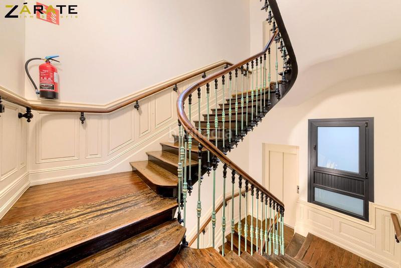 Foto f4e1dc55-8c07-455a-92d3-4f0e4d51ce9b. Alquiler piso se alquila piso señorial en Casco Viejo en Bilbao