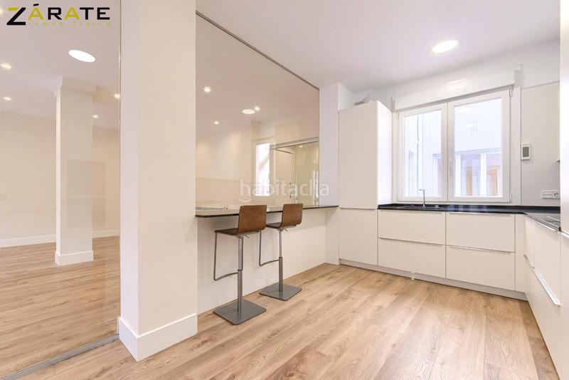 Foto f5fe32f7-63ed-4598-a47a-71a509f30c7d. Alquiler piso se alquila piso señorial en Casco Viejo en Bilbao