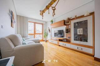 Pis  Avenida altos hornos de vizcaya. Se vende espectacular vivienda con trastero y parcela de garaje