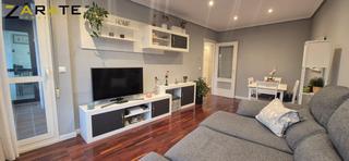 Appartement  Calle goyo nadal. Se vende preciosa vivienda en atxuri con parcela de garaje y tra