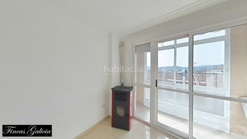 Foto 03288742-9c39-4cc2-9e54-0d0ae354d047. Piso  en muy buenas condiciones de uso, situado en una zona tranquila . 
con una superficie de unos 98 metros cuadrados en Verín