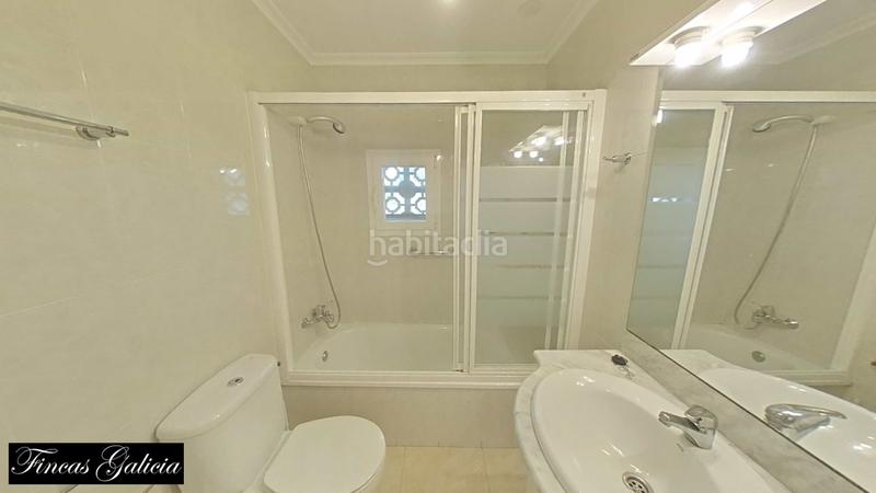 Foto 065a4b39-1864-48cc-83b2-8af0254a94ba. Piso  en muy buenas condiciones de uso, situado en una zona tranquila . 
con una superficie de unos 98 metros cuadrados en Verín