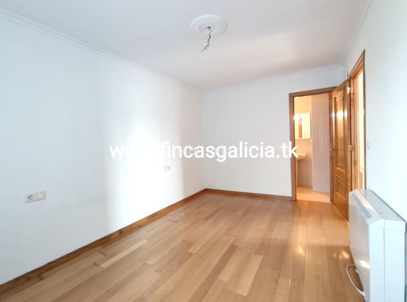 Foto 32ca86a3-1c35-4ada-b409-5412a100cc53. Piso  en muy buenas condiciones de uso, situado en una zona tranquila . 
con una superficie de unos 98 metros cuadrados en Verín