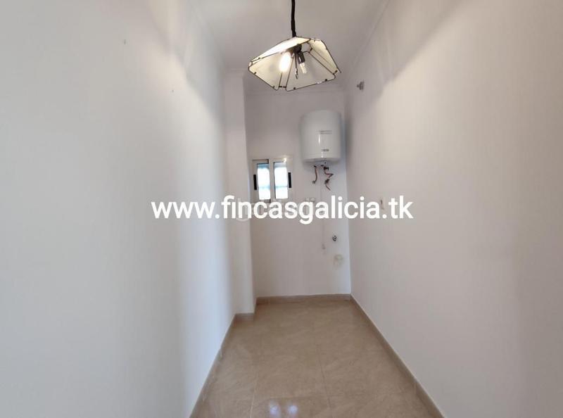 Foto 371a46a1-2285-4dce-8dc5-d7e5482bda65. Piso  en muy buenas condiciones de uso, situado en una zona tranquila . 
con una superficie de unos 98 metros cuadrados en Verín