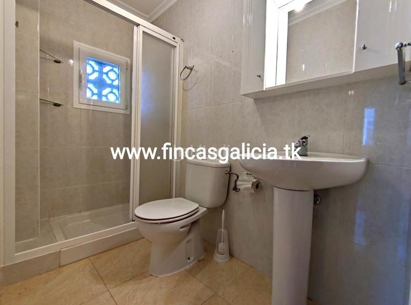 Foto 49eebf66-5024-42e3-bec8-206d3a0409d2. Piso  en muy buenas condiciones de uso, situado en una zona tranquila . 
con una superficie de unos 98 metros cuadrados en Verín