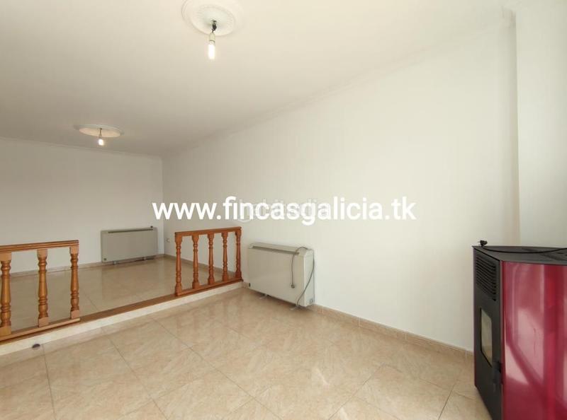 Foto 4f9907ae-b683-4f6b-9d84-9c8b04ca8db5. Piso  en muy buenas condiciones de uso, situado en una zona tranquila . 
con una superficie de unos 98 metros cuadrados en Verín