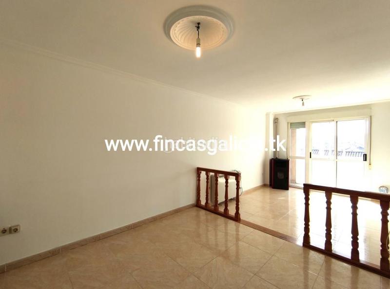 Foto 795b5848-ce85-45b0-970d-68e6ae3a2783. Piso  en muy buenas condiciones de uso, situado en una zona tranquila . 
con una superficie de unos 98 metros cuadrados en Verín