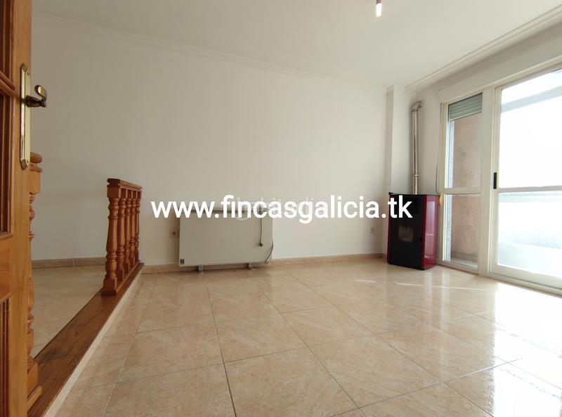 Foto 7c1d5bc3-de63-428b-adc8-560c71889903. Piso  en muy buenas condiciones de uso, situado en una zona tranquila . 
con una superficie de unos 98 metros cuadrados en Verín