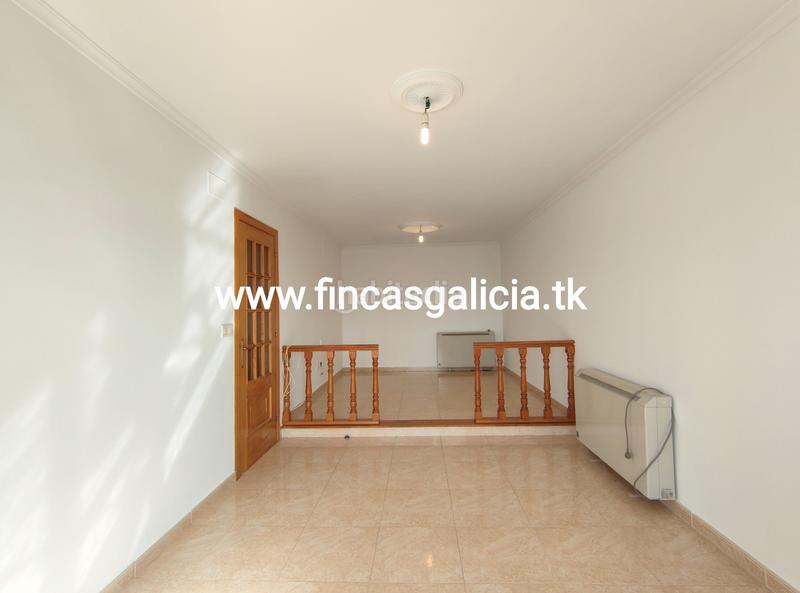Foto abc81449-b5ee-4670-b3e8-9e20015bf4e6. Piso  en muy buenas condiciones de uso, situado en una zona tranquila . 
con una superficie de unos 98 metros cuadrados en Verín
