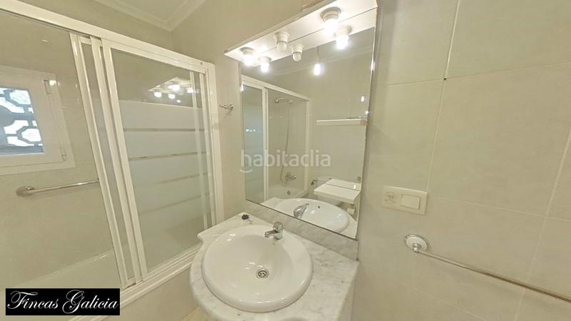 Foto b9862648-0977-425e-b35d-8500ae2fae9d. Piso  en muy buenas condiciones de uso, situado en una zona tranquila . 
con una superficie de unos 98 metros cuadrados en Verín