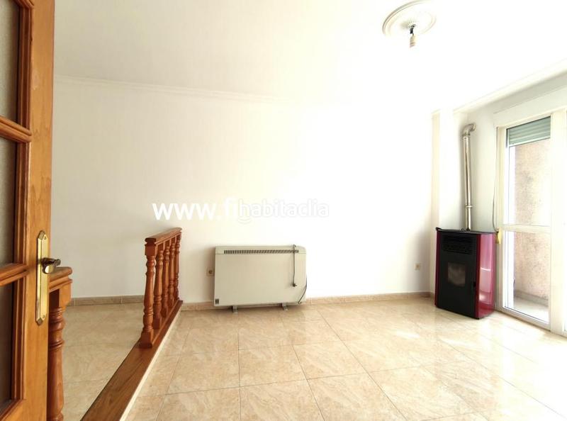 Foto eed0ccc7-0512-4c11-98e4-8a863abfdedb. Piso  en muy buenas condiciones de uso, situado en una zona tranquila . 
con una superficie de unos 98 metros cuadrados en Verín