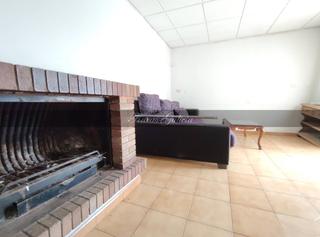 Pis a Verín. Oportunidad de amplio piso con terraza y garaje cerrado.

piso