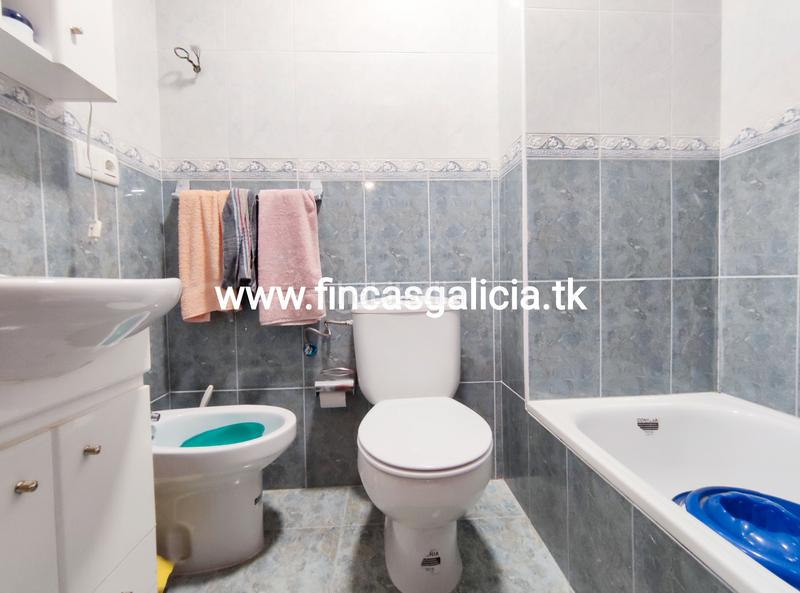 Foto 8d8d3b64-8b5c-4907-a3ca-c98508836a8d. Ático piso con terraza 

ubicado en la zona del hospital, en avda de laza, piso con gran terraza cubierta al exterior, vistas al cast en Verín