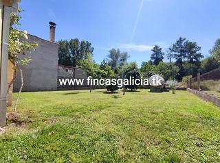Casa aparellada a Verín. Venta de chalet muy cercano al centro de verín, en zona residenc