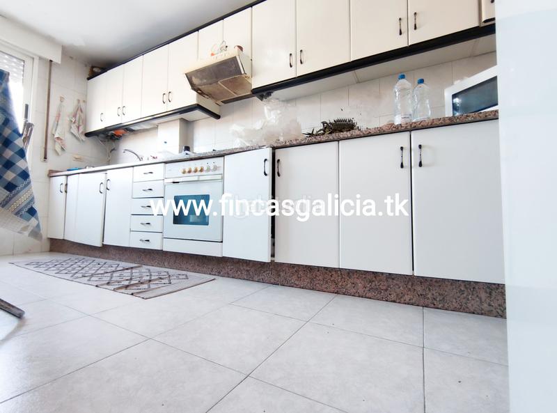 Foto 0393ac8b-d909-461b-8f28-d7b38515d386. Piso ?? piso con garaje en la avda de laza, ..
???? soleado piso ubicado en avenida de laza. 
?? distribuido en un total de 4 do en Verín