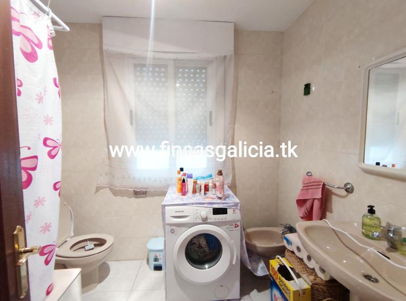 Foto 28893298-791f-4cdc-b5a7-5a55ff1644c3. Piso ?? piso con garaje en la avda de laza, ..
???? soleado piso ubicado en avenida de laza. 
?? distribuido en un total de 4 do en Verín