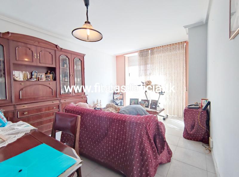 Foto 2a756ff6-0524-49a9-96d5-f216541a2a23. Piso ?? piso con garaje en la avda de laza, ..
???? soleado piso ubicado en avenida de laza. 
?? distribuido en un total de 4 do en Verín