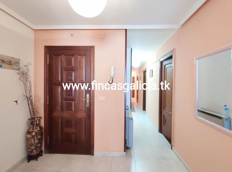 Foto 6c398e0c-3446-4267-a2a1-f9290441b072. Piso ?? piso con garaje en la avda de laza, ..
???? soleado piso ubicado en avenida de laza. 
?? distribuido en un total de 4 do en Verín