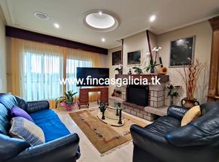 Pis a Verín. Oportunidad de piso de 129 m2 + terraza + entresuelo + bajo de 2