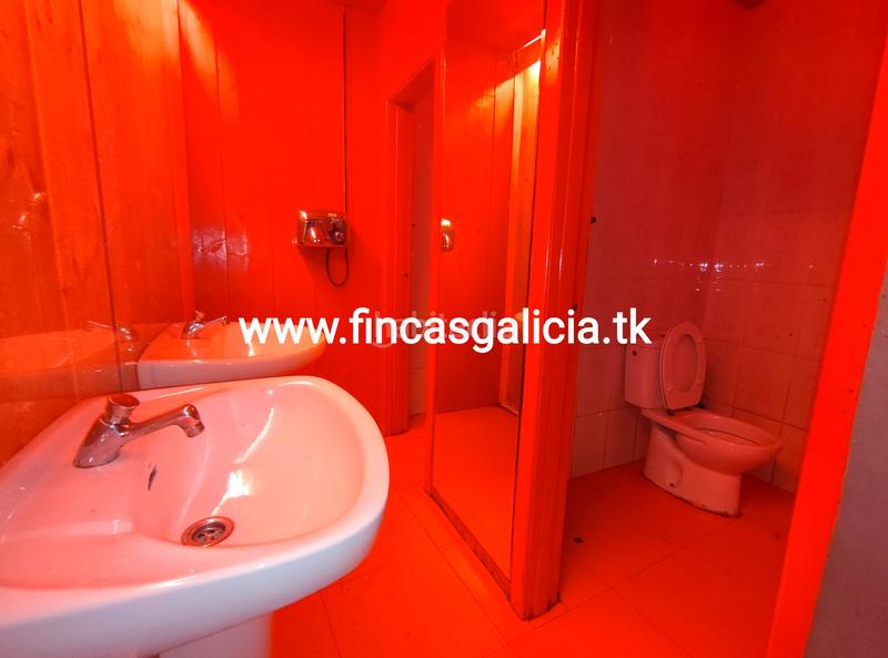 Foto d4d8d7f0-7da9-4bb1-982e-1ead02b9514f. Locale commerciale con riscaldamento in Verín