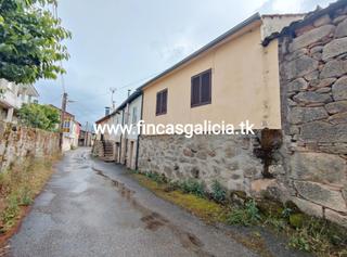 Casa adossada a Vilardevós. A 13 km del centro de verín (ourense), y muy cerquita de vilarde