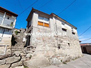 Casa a Oímbra. Casa con jardin en oimbra

casa de 2 plantas con una superfici