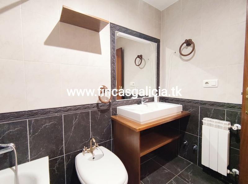 Foto f3bbac55-76cb-470a-9612-ac122d55af98. Dúplex amb aparcament a Verín