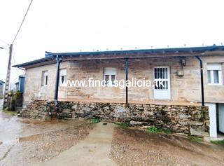 Casa a Pías. Casa en piedra reformada, ubicada en una preciosa aldea rural de