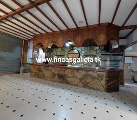 Édifice à Verín. Edificio en venta con negocio de hostelería