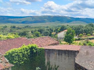 Casa adossada en Monterrei. Casa y 23 terrenos