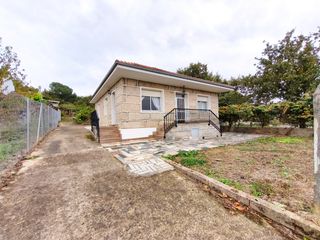 Haus in Verín. Casa de planta baja en piedra