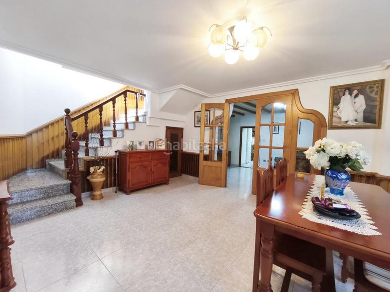 Foto 3192ab69-deec-48fa-80c4-da052c55be90. Casa amb aparcament a Verín