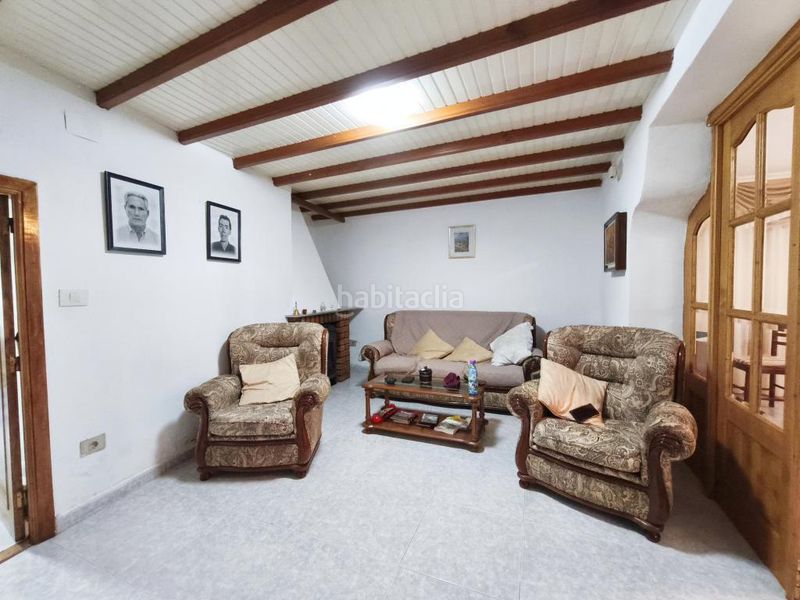 Foto f9735e78-1963-4bc0-a450-1bb53cdbad6e. Casa amb aparcament a Verín