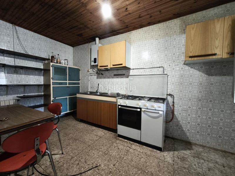 Foto f8a11d35-73ee-49fc-921c-fcd164cf72d3. Casa adossada amb calefacció aparcament a Vilardevós