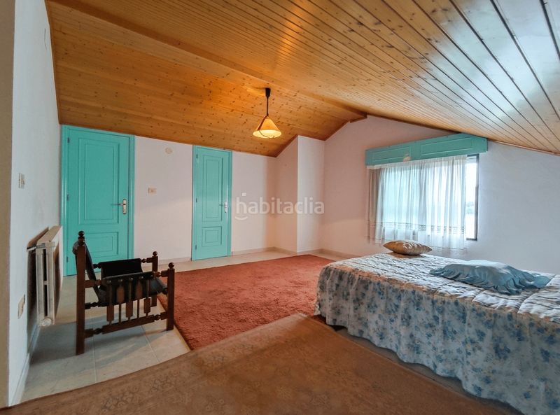 Foto bf442dd1-1e8d-4338-bf87-8f9f1b414014. Casa aparellada amb xemeneia calefacció aparcament a Verín