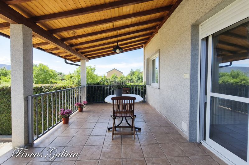Foto d0638199-9f59-44be-8965-584e8f4be0b7. Casa aparellada amb calefacció aparcament a Verín