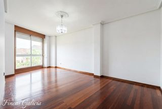 Flat in Verín. Piso con ascensor y amplio garaje cerrado