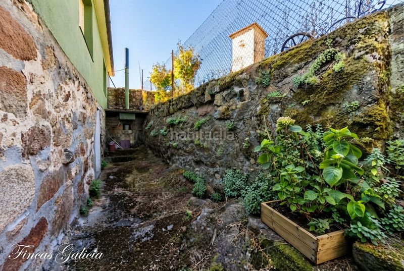 Foto c46786b0-b1f0-405e-baa6-2eb6addf0927. Casa amb aparcament a Verín