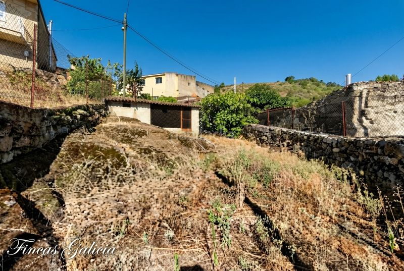 Foto fa9c351b-260d-4d20-90b7-e648fe8967a1. Casa amb aparcament a Verín