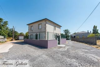 Casa a Gudiña (A). Casa en venta a 4 km de a gudiña, con terreno y cerca de la a-52