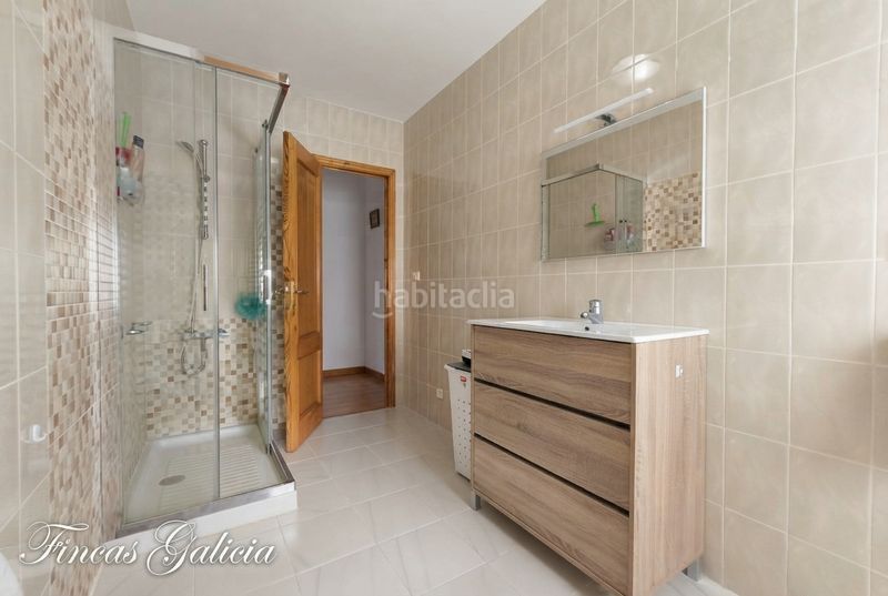 Foto f5d15612-5dfb-48cb-b9f3-cdb573652f1b. Casa  en venta a 4 km de a gudiña, con terreno y cerca de la a-52 en Gudiña (A)