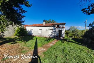 Casa a Vilardevós. Casa con 5.000 m2 de terreno