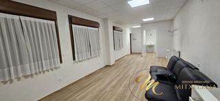 Miete Geschäftsraum in Usategui. Getxo en urbanizacion bidezabal. local con tres ventanas bajo so