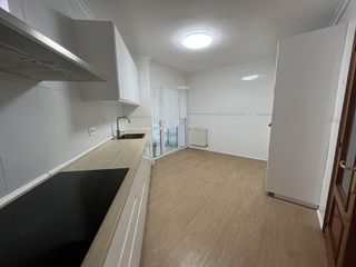 Miete Etagenwohnung in Artatza-Pinueta-Pinosolo. Piso de 3 habitaciones en alquiler en atraza, con ascensor, gara
