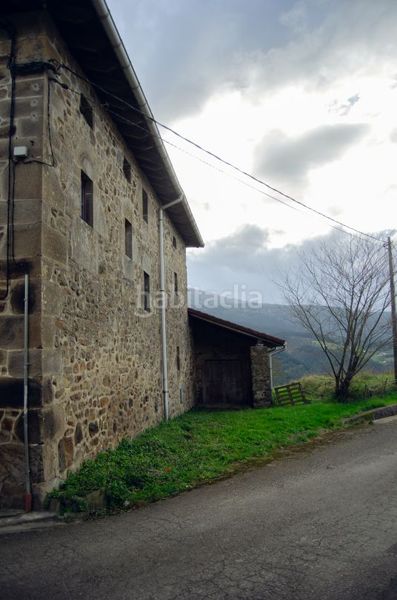 Foto ae969e8f-46ed-4d2a-9738-0063cf7f0c72. Masia amb aparcament a Zeanuri