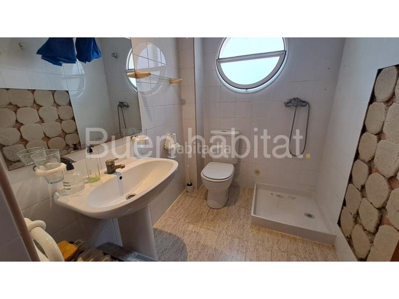 Foto d9a1c704-1e43-4290-8d86-53f0b89bb136. Piso en calle cervantes 25 piso de 3 habitaciones en venta valencia en Ador