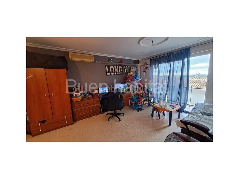 Foto f84ab5f0-15f3-4742-bc23-1684cedec103. Piso en calle cervantes 25 piso de 3 habitaciones en venta valencia en Ador