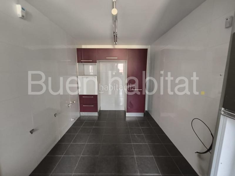 Foto 0475e258-ad7b-4ae5-a79a-97d8e10b342a. Casa adosada en calle d'ares del maestrat 9 casa familiar en venta en Paterna